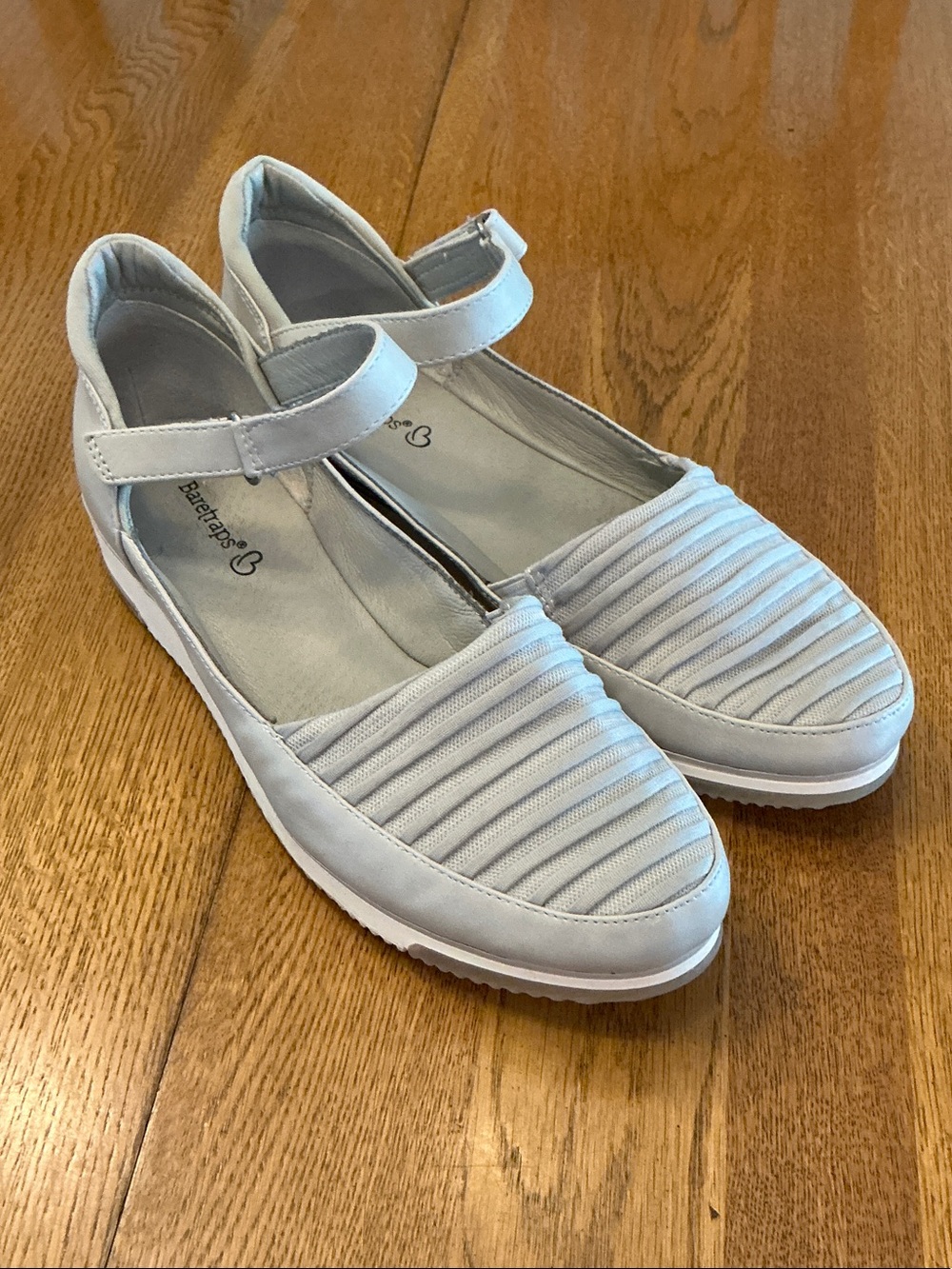 Woman’s Baretraps light grey mary jane. Size 8. Velcro ankle strap. Barely worn!